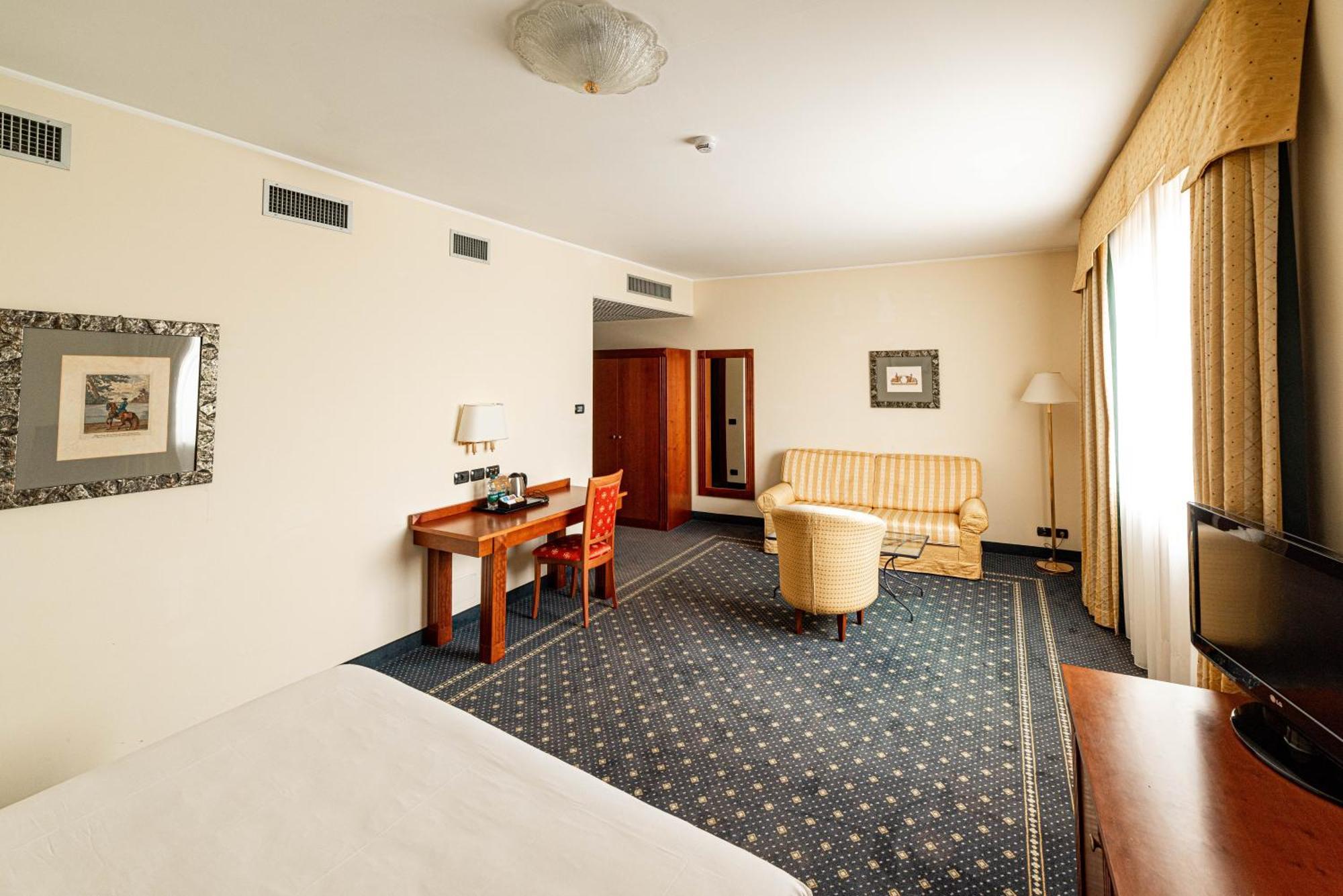 Phi Hotel Cavalieri Bra Exterior photo