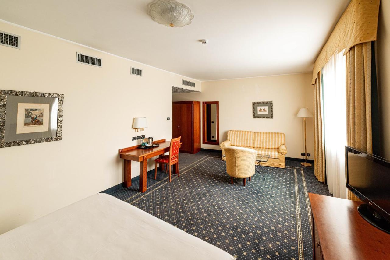 Phi Hotel Cavalieri Bra Exterior photo